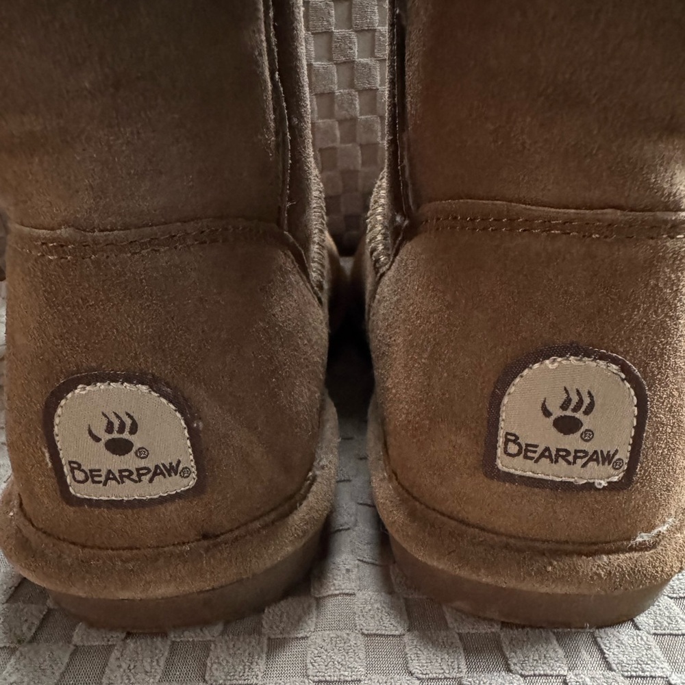 BearPaw Tan Suede Boots With Sheep Skin/ Wool Blend Lining. Size 9 - Picture 4 of 16